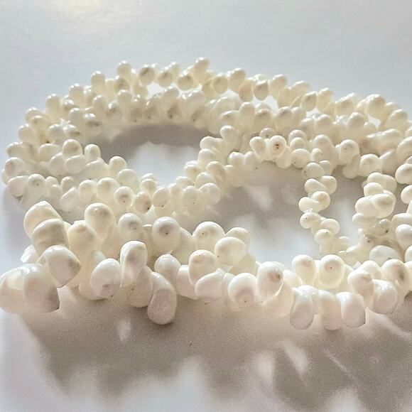 Island Chic: Vintage Hawaiian Shell Necklace Set - Picture 5 of 16